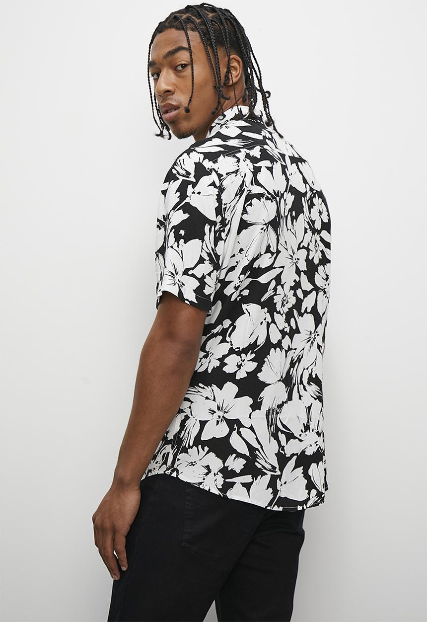 STYLE REPUBLIC - Floral print short sleeve viscose shirt - white & black