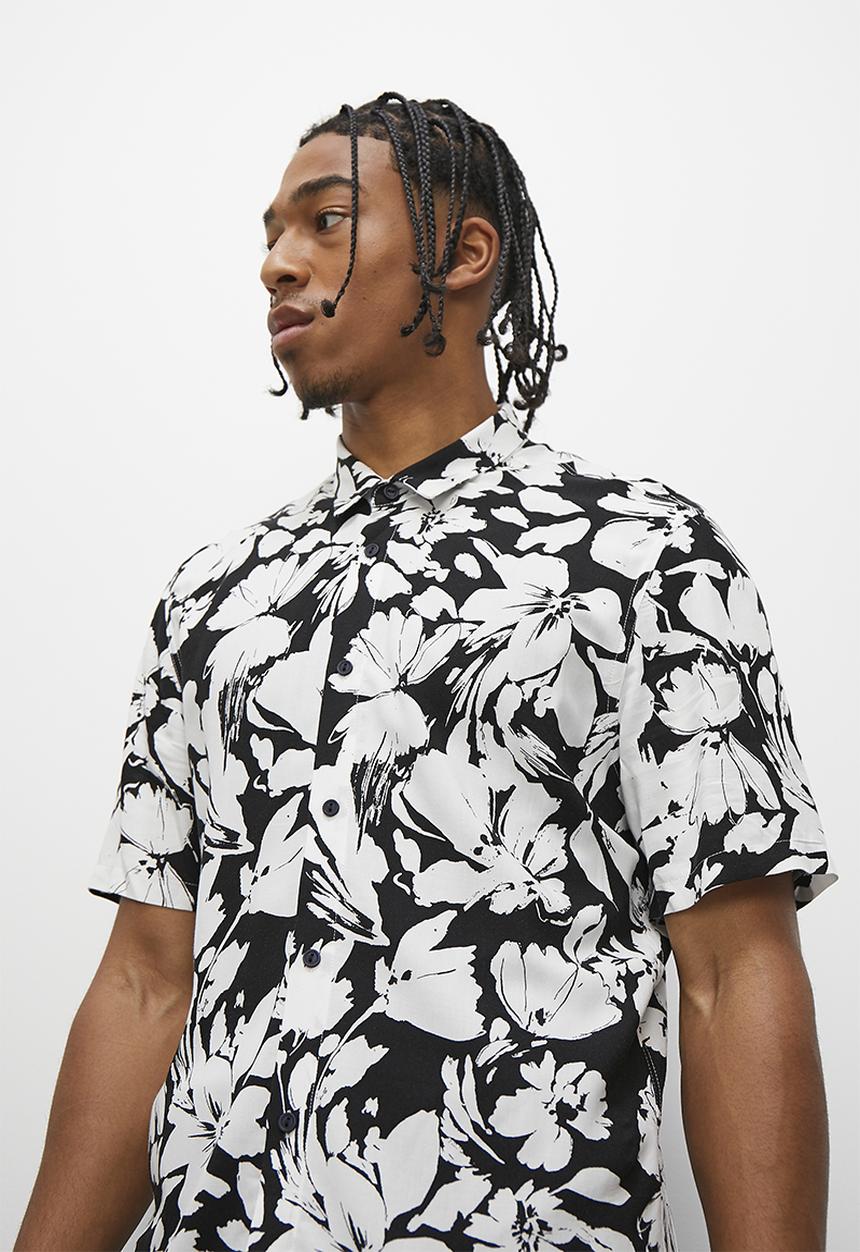 STYLE REPUBLIC - Floral print short sleeve viscose shirt - white & black