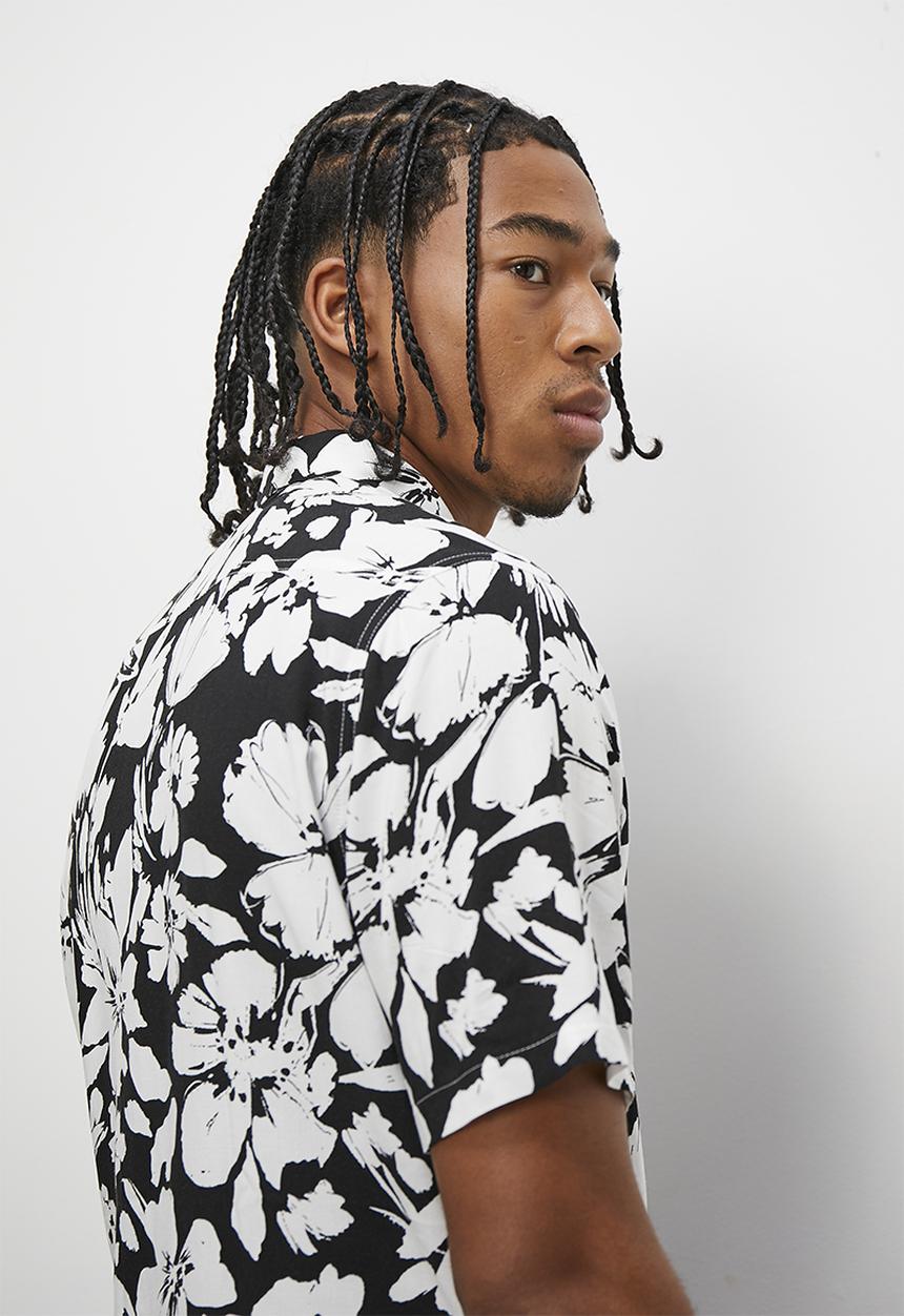 STYLE REPUBLIC - Floral print short sleeve viscose shirt - white & black