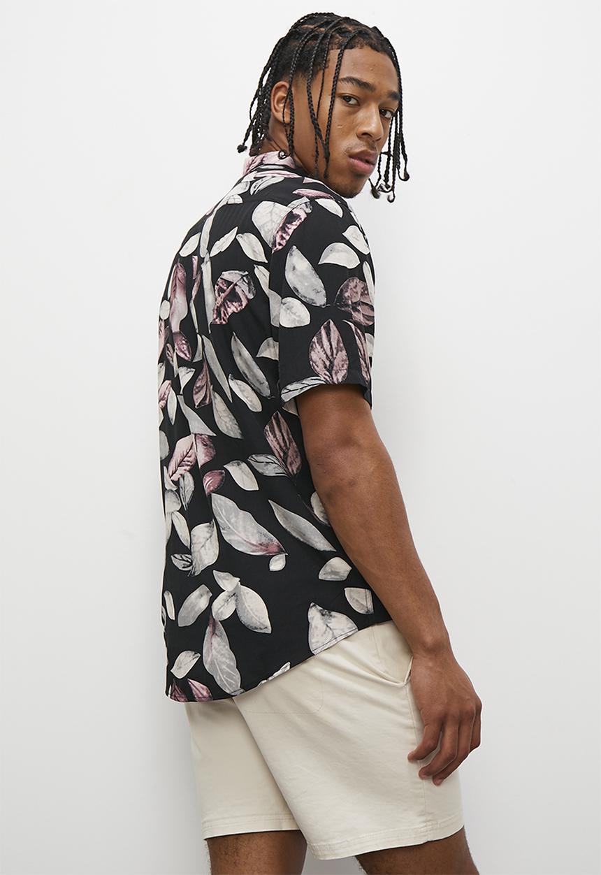 STYLE REPUBLIC - Leaf print short sleeve viscose shirt - multi