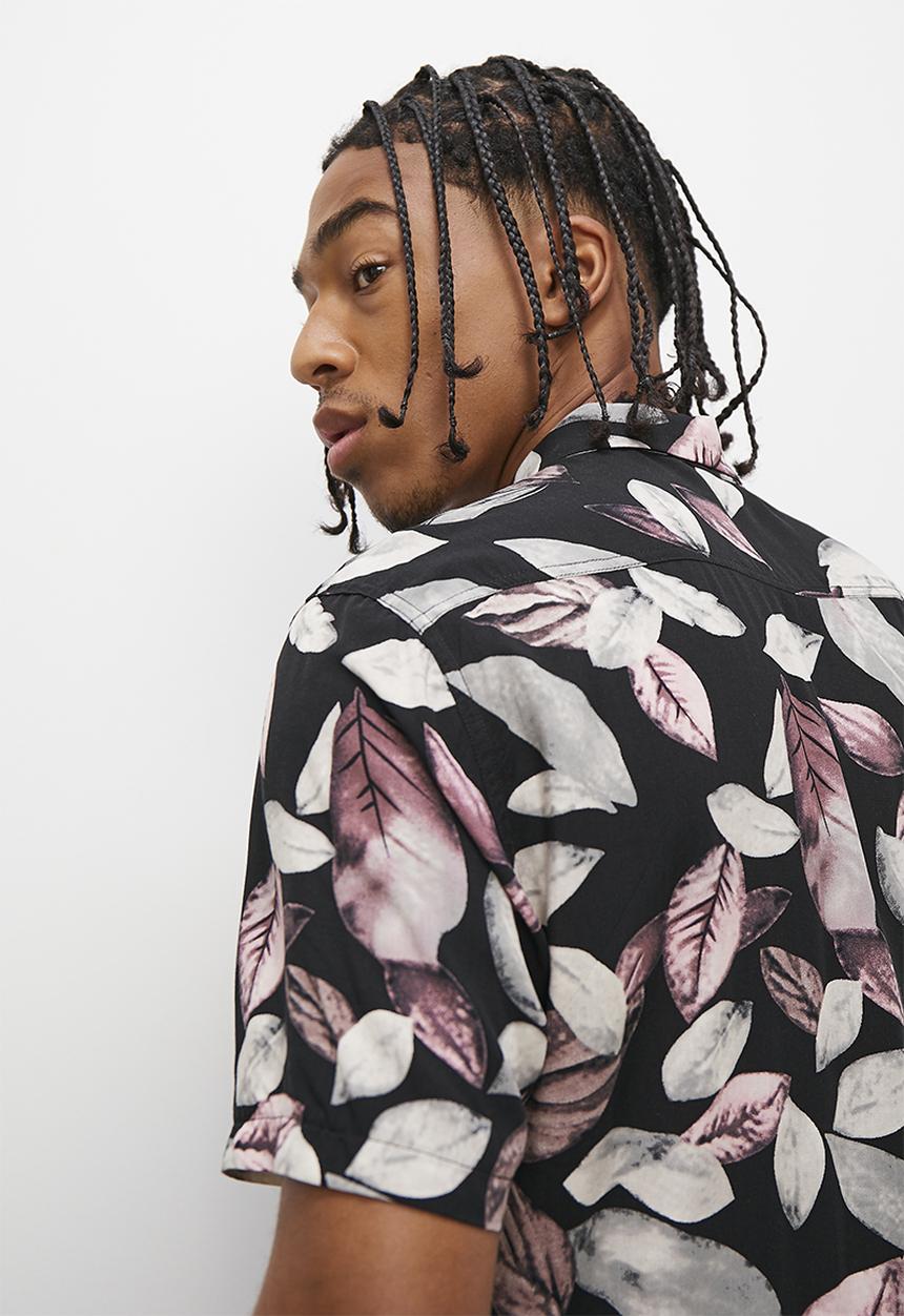 STYLE REPUBLIC - Leaf print short sleeve viscose shirt - multi