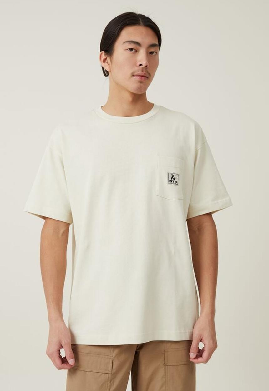 Cotton On - Box fit pocket t-shirt - ecru/civic outerwear