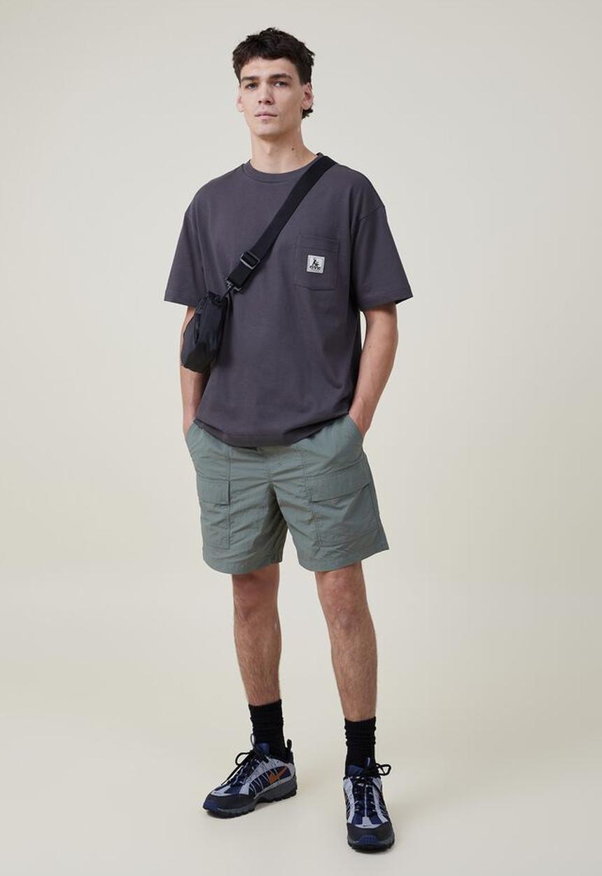 Cotton On - Box fit pocket t-shirt - faded slate/civic outerwear