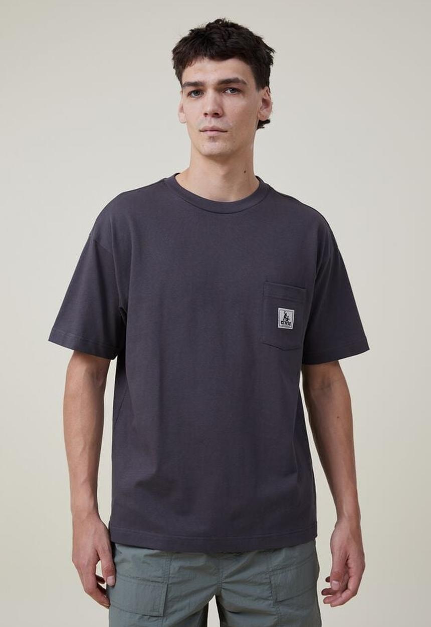 Cotton On - Box fit pocket t-shirt - faded slate/civic outerwear
