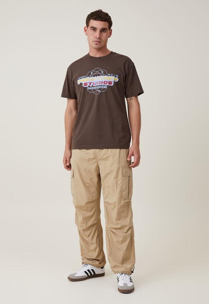 Cotton On - Loose fit art t-shirt - ashen brown/frequency