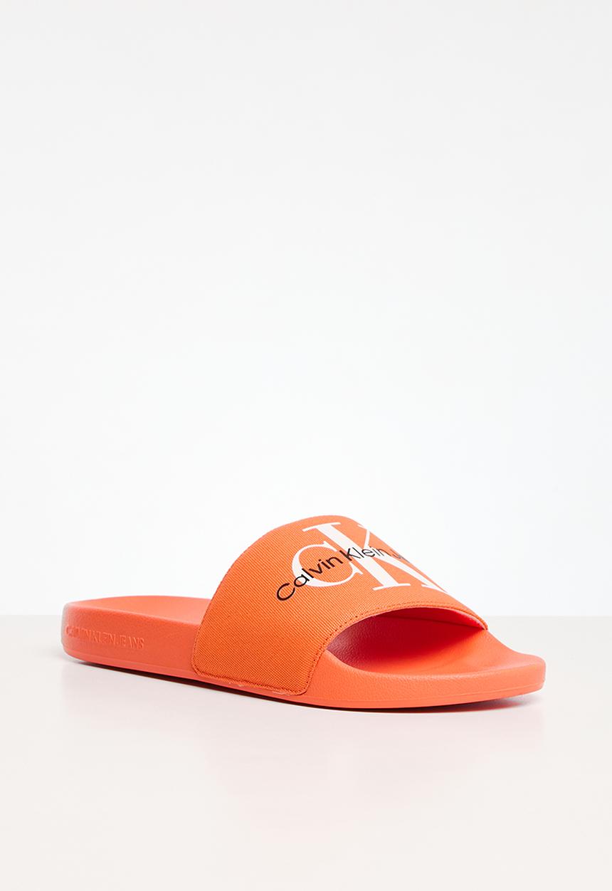 Calvin Klein - Slide monogram co - firecracker