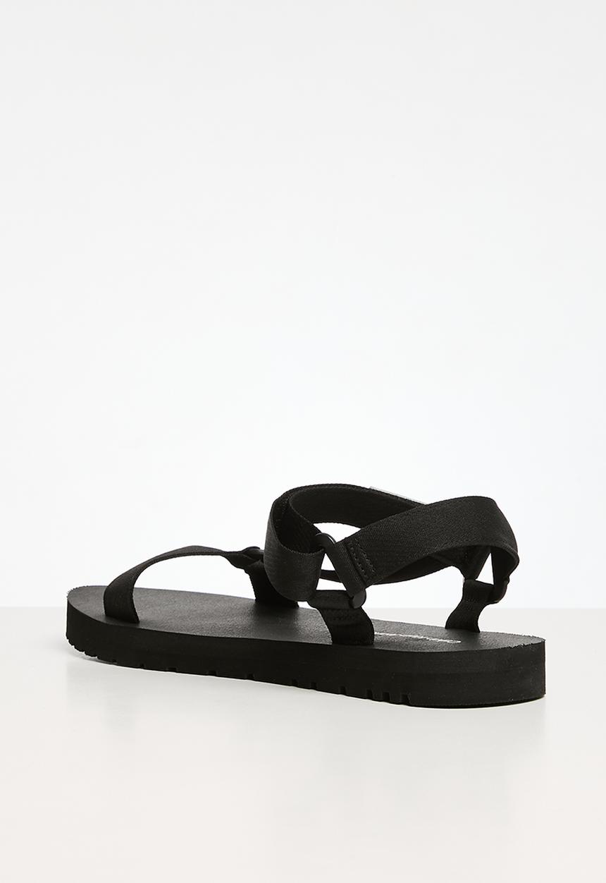 Calvin Klein - Prefresato webbing strap badge - black