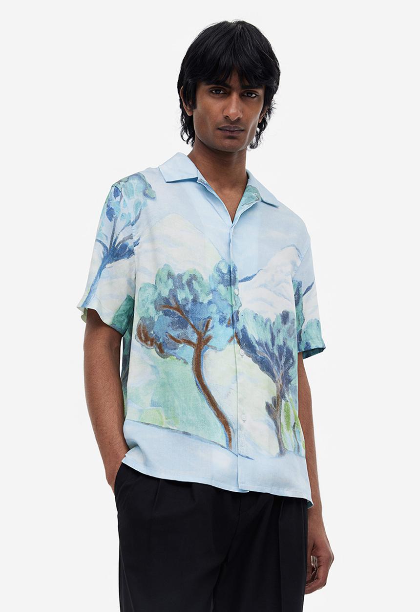 H&M - Regular fit short-sleeved lyocell shirt - blue,multi