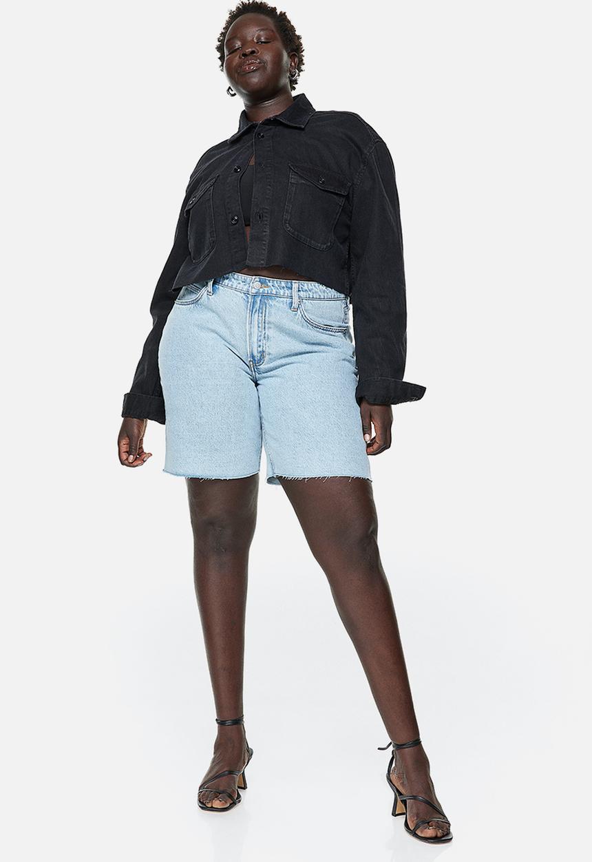 H&M - Curvy fit bermuda baggy low denim shorts - light denim blue 