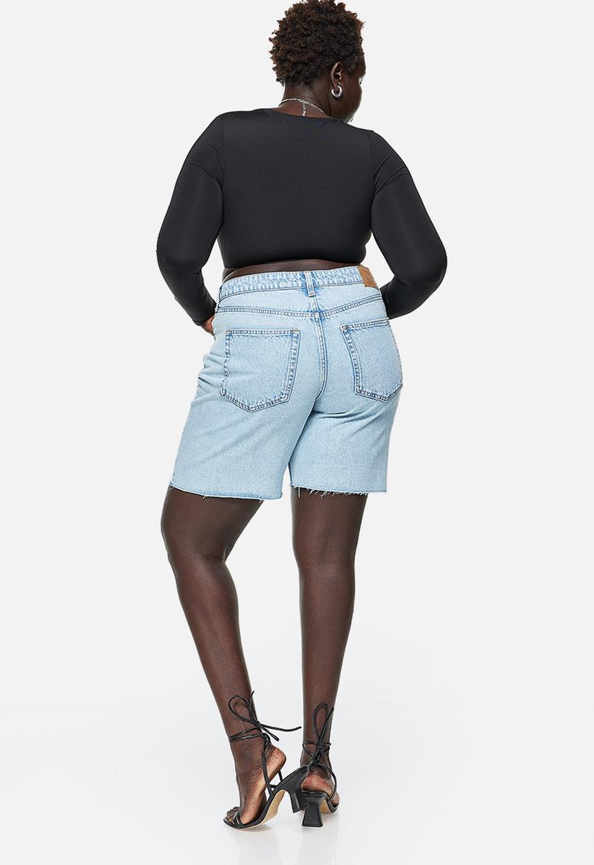 H&M - Curvy fit bermuda baggy low denim shorts - light denim blue 