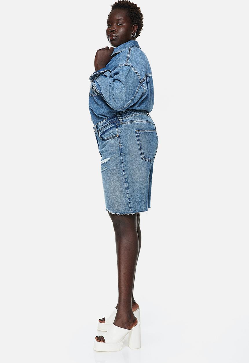 H&M - Curvy fit bermuda baggy low denim shorts - light denim blue 