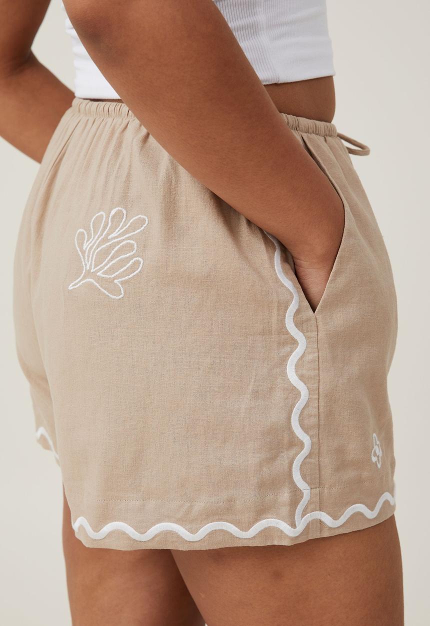 Cotton On - Haven short - coral embroidery mid taupe