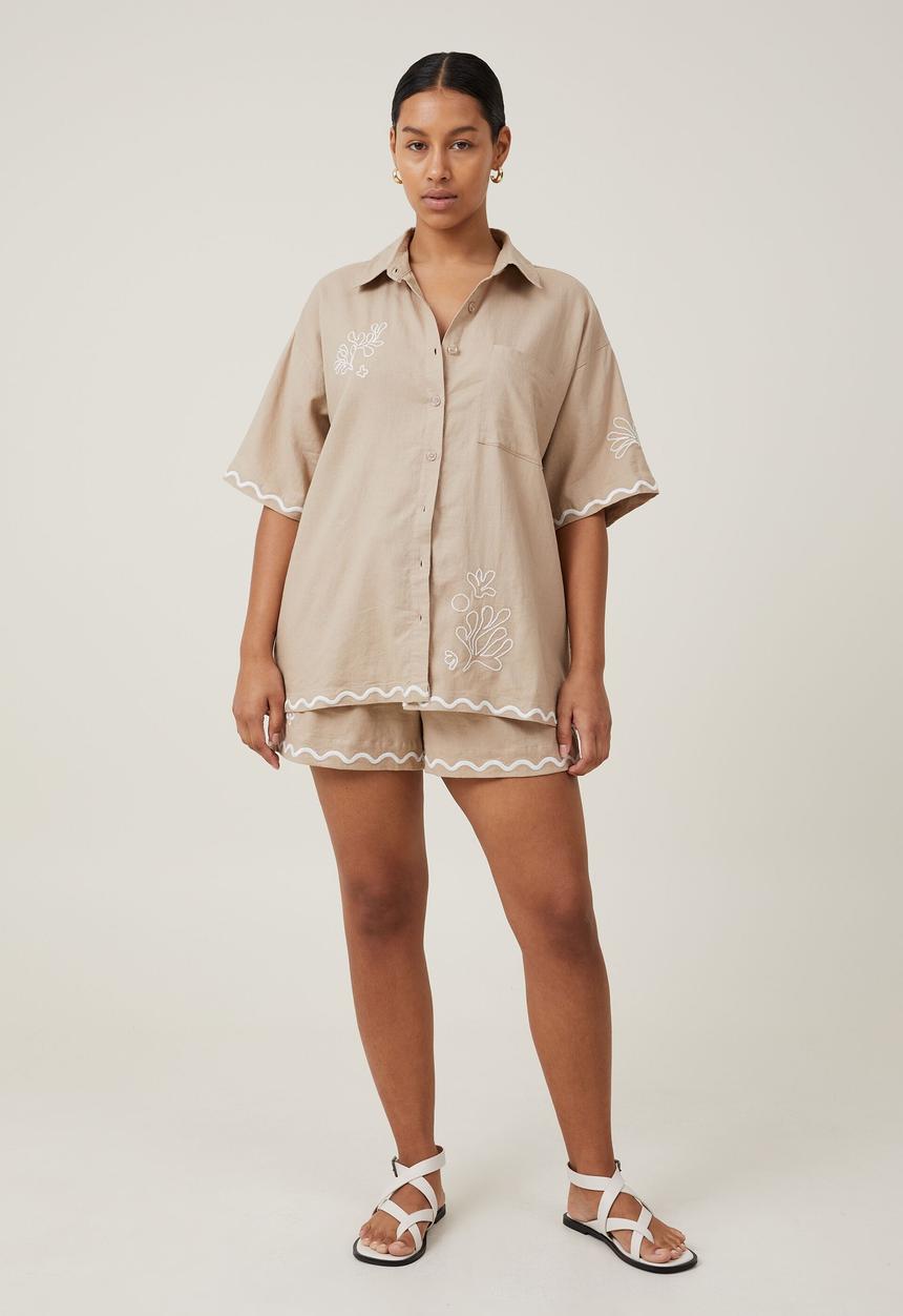 Cotton On - Haven short sleeve shirt - coral embroidery mid taupe