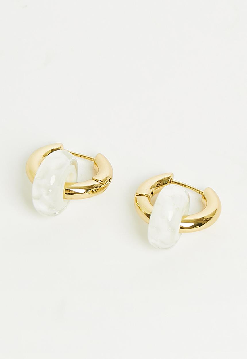 Rubi - Mid charm earring - gold plated white glass bead