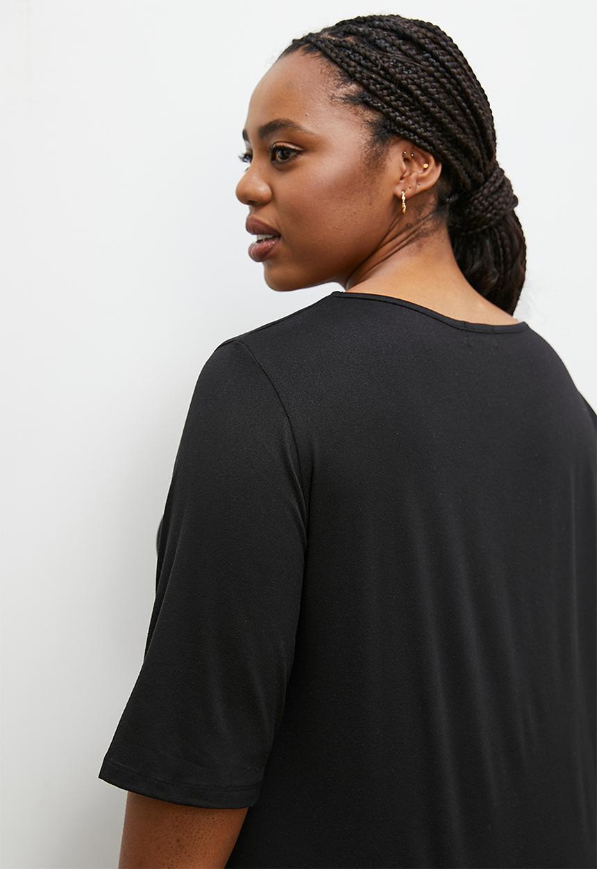 edit - Front notch neck ruched tee -black