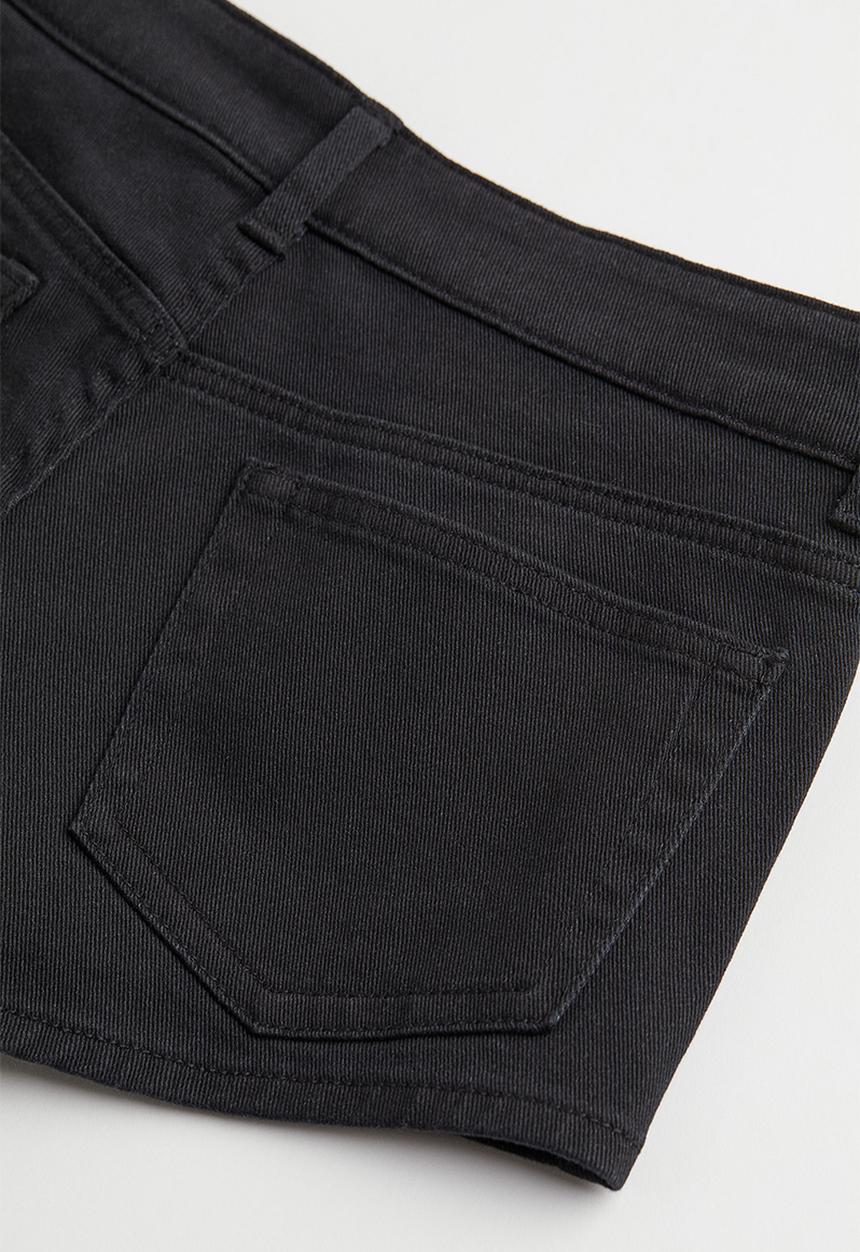 H&M - Low-waisted twill shorts - black