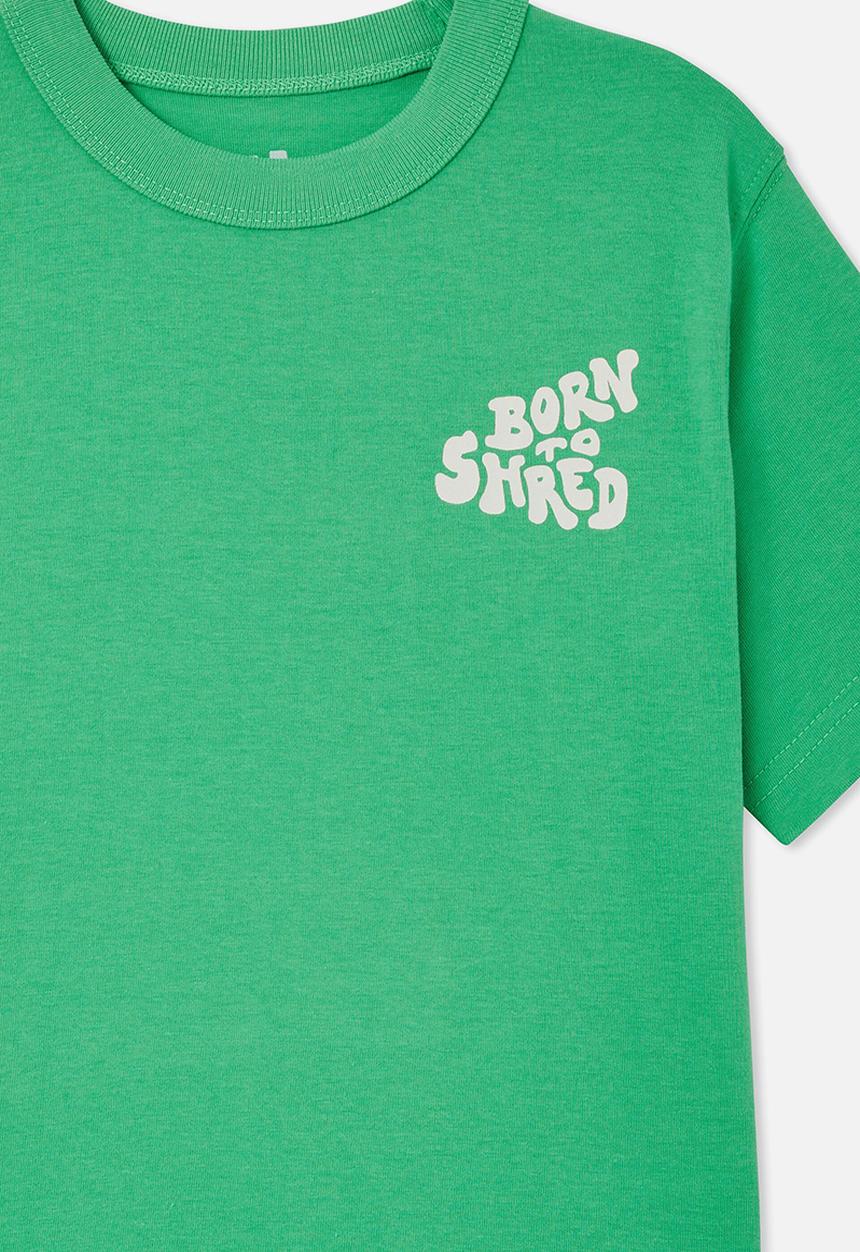 Cotton On - Jonny short sleeve print tee - fiji green/born to shred