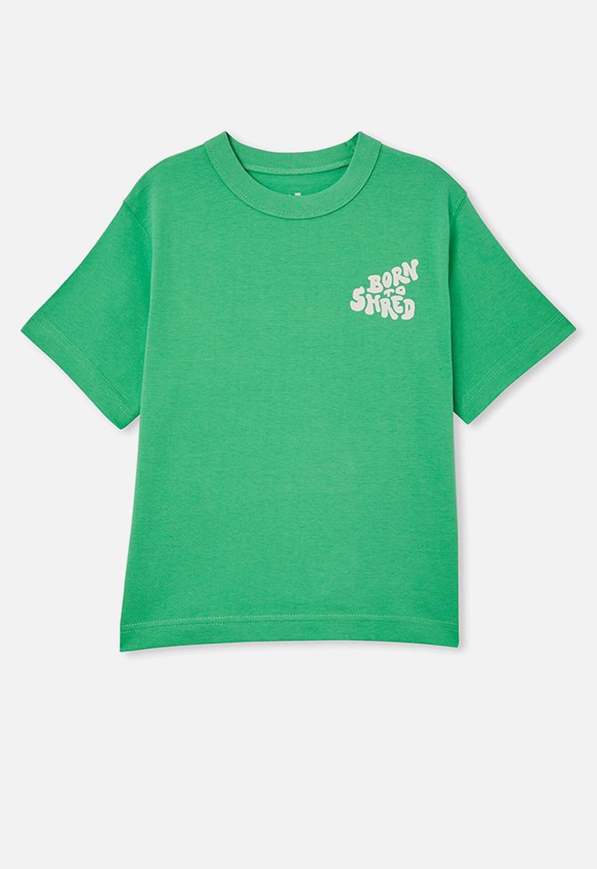Cotton On - Jonny short sleeve print tee - fiji green/born to shred