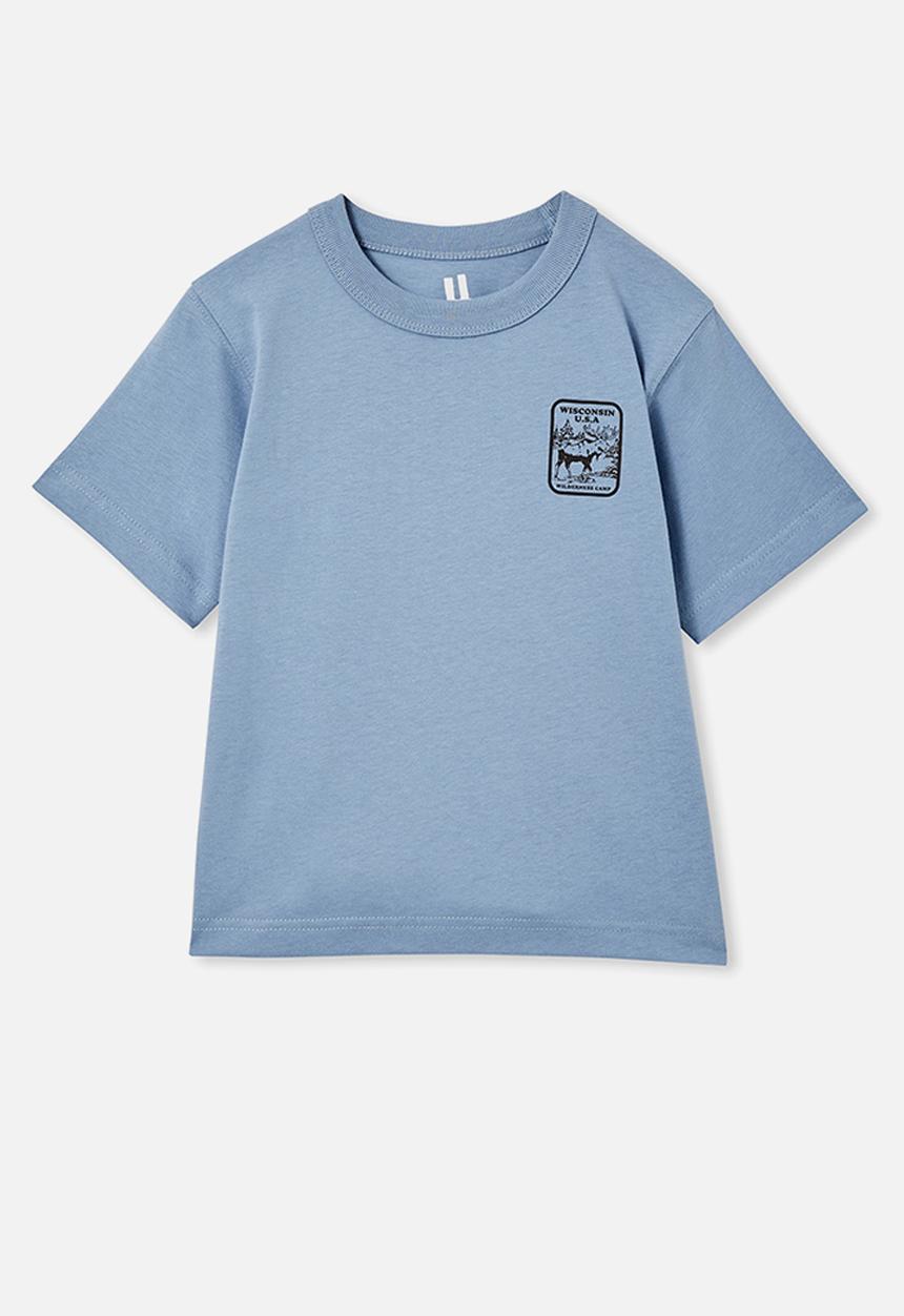 Cotton On - Jonny short sleeve print tee - dusty blue/wisconsin usa