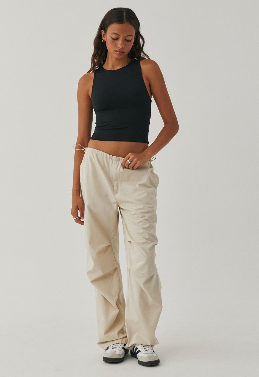 Supré  - Luxe cropped tank - black