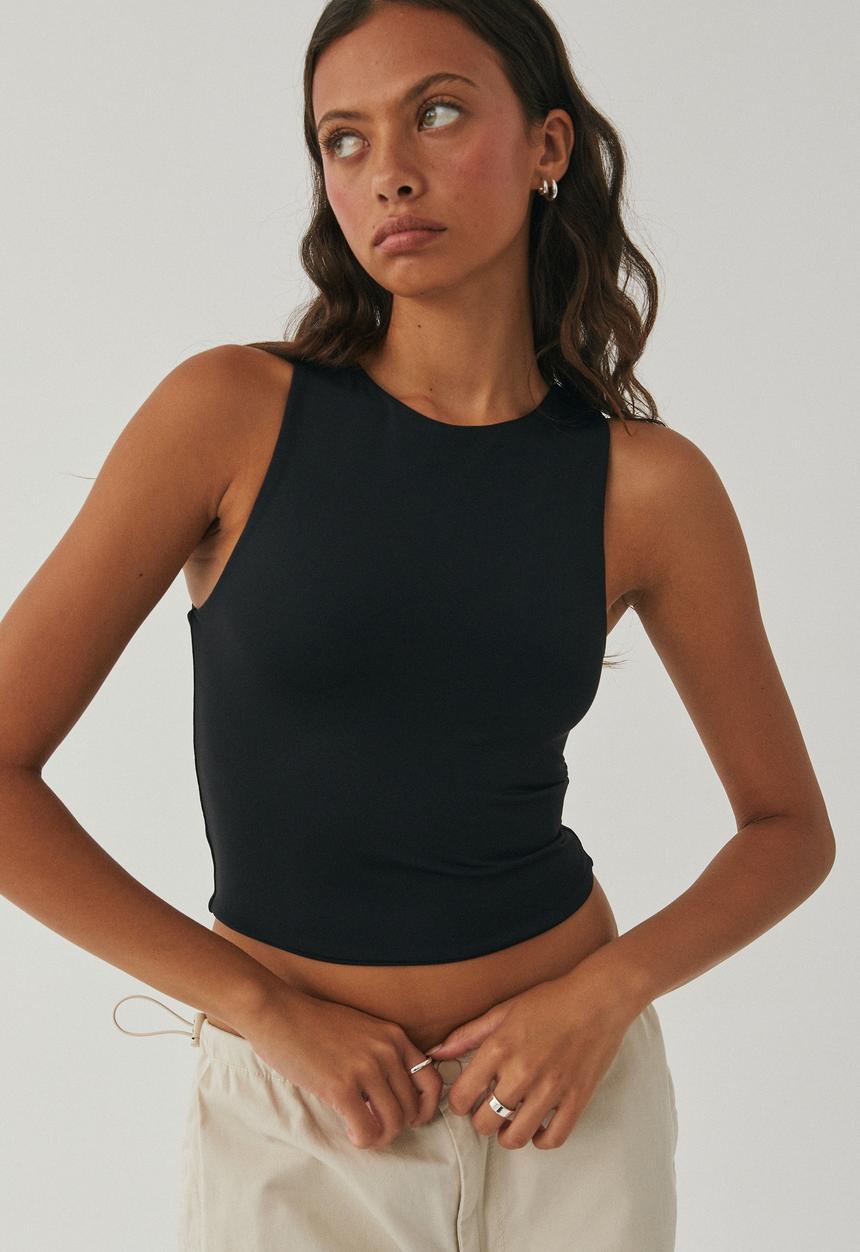 Supré  - Luxe cropped tank - black