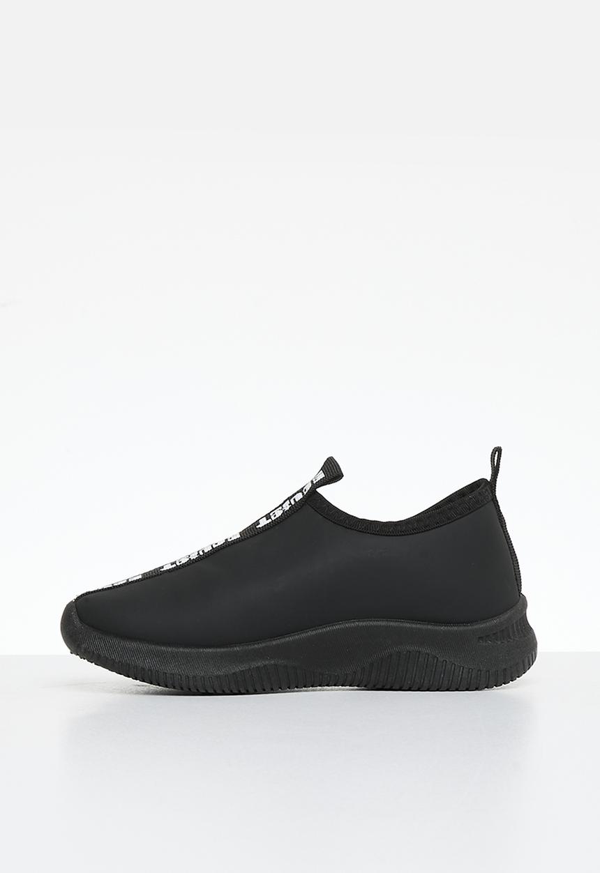 SOVIET - K roman - black mono