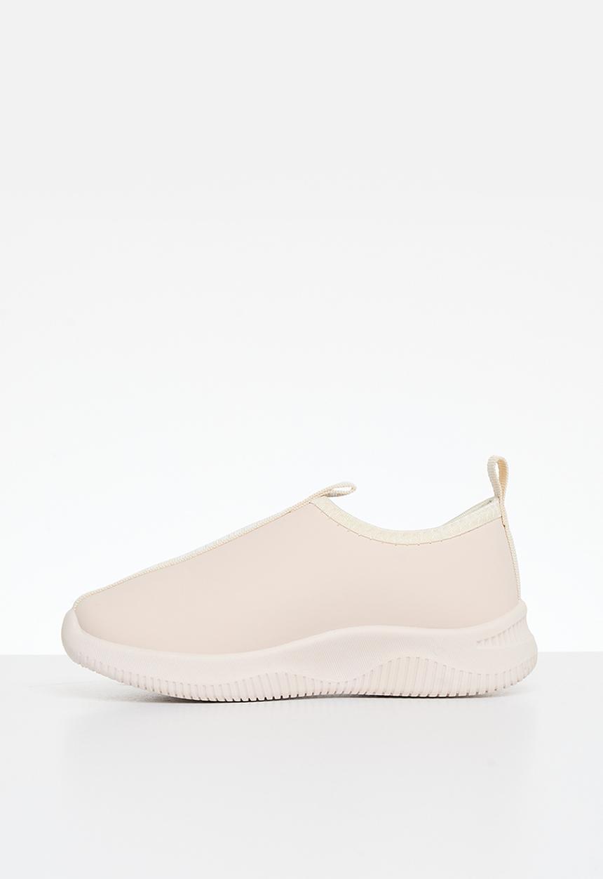 SOVIET - K roman - beige mono