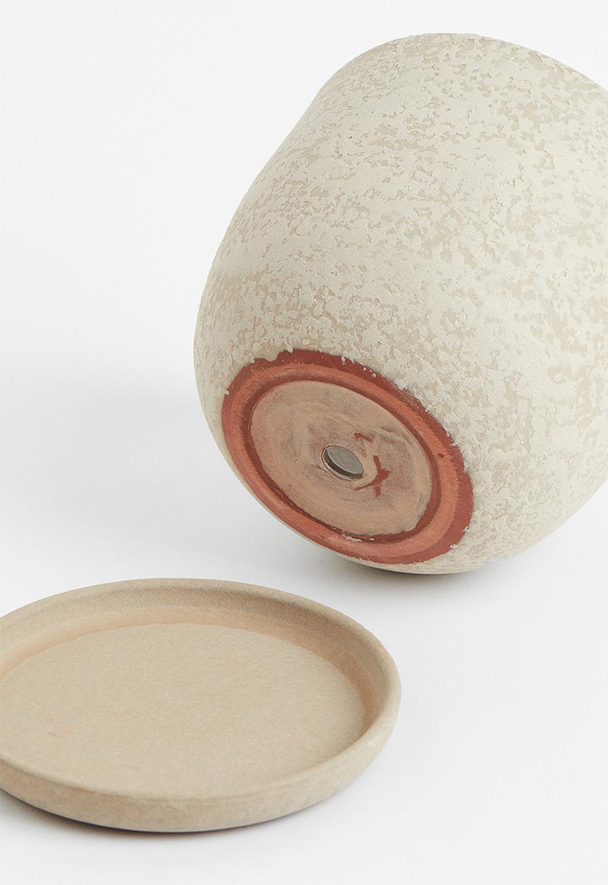 H&M - Terracotta plant pot & saucer - white