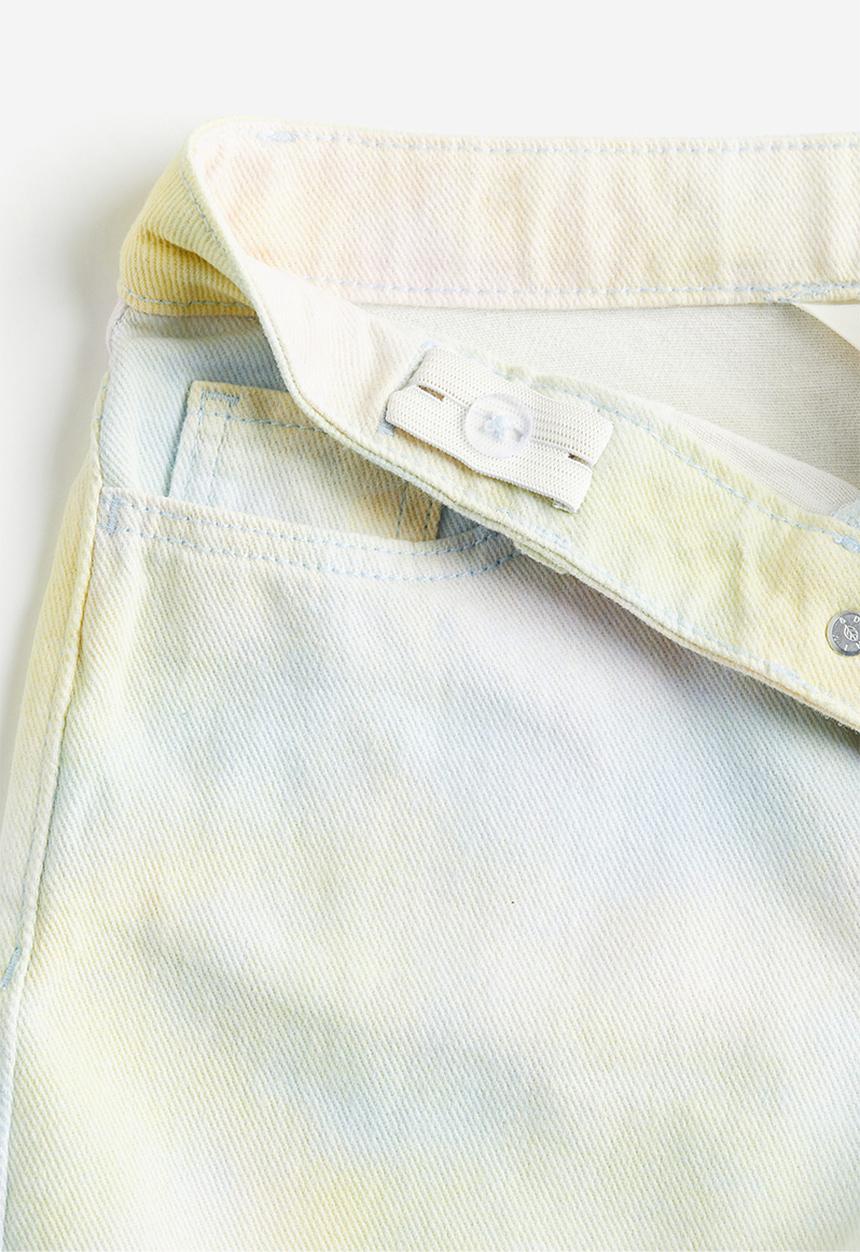 H&M - Relaxed fit high shorts - light yellow light blue 