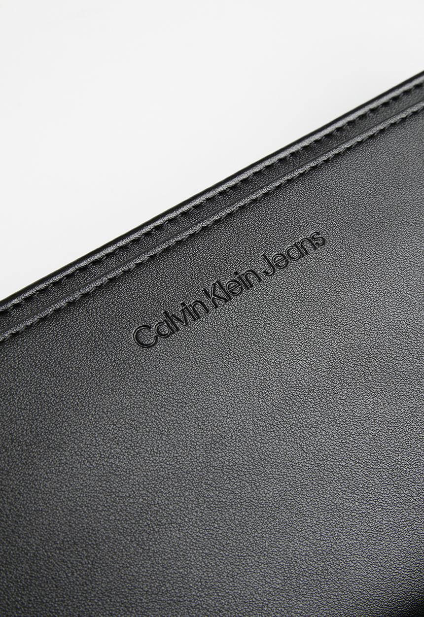 Calvin Klein - Sculpted shoulder pouch25 mono - fashion black