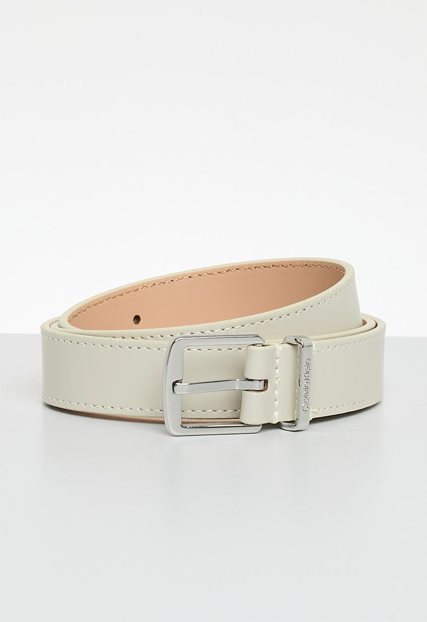 Calvin Klein - Ck must metal loop belt emb 25mm - stoney beige