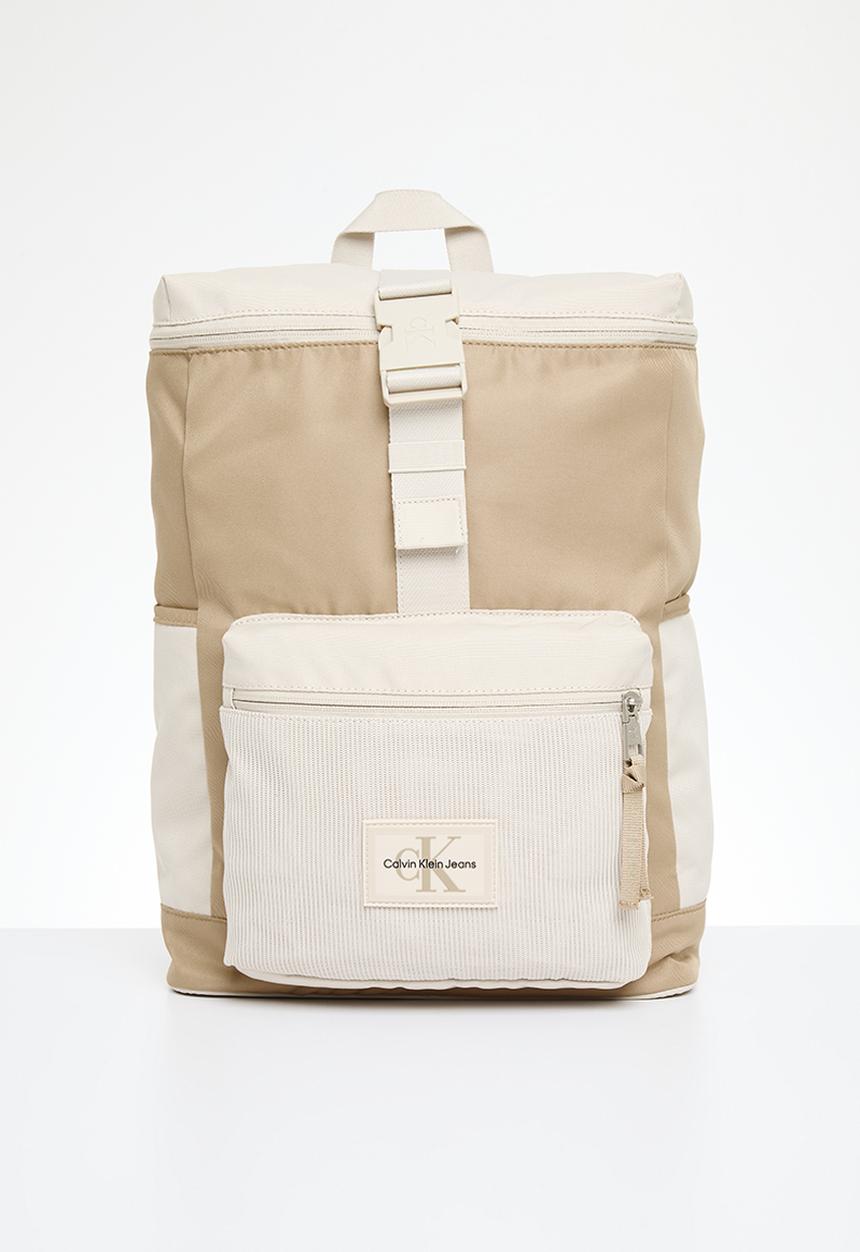 Calvin Klein - Sport essentials slim sq bp40 ut - travertine/classic beige