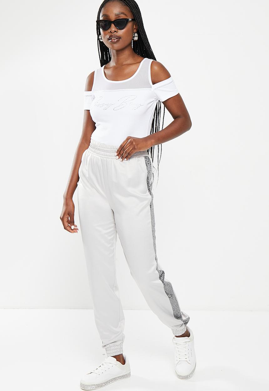 SISSY BOY - Thrice Good: Cold shoulder fashion top - white