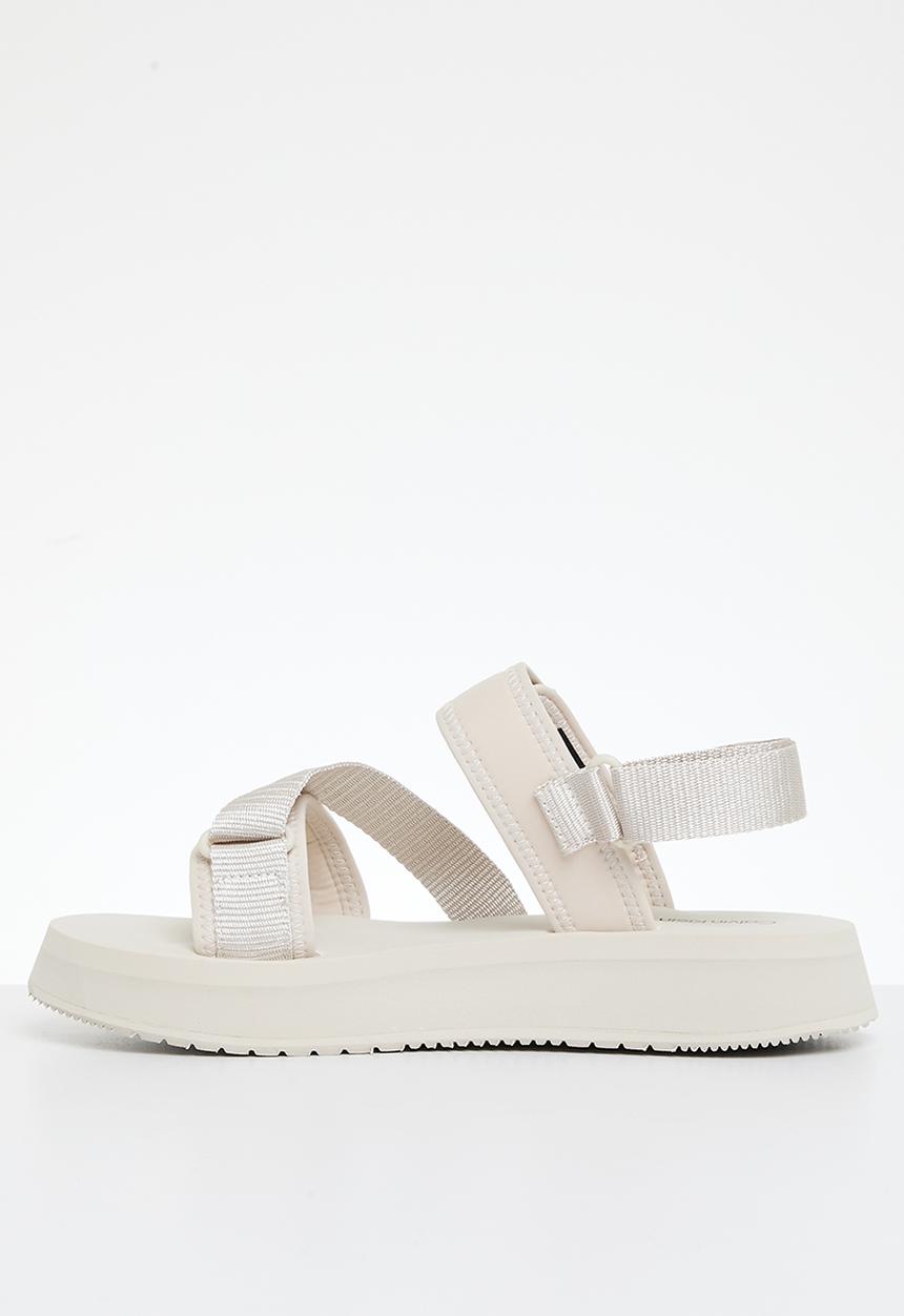 Calvin Klein - Prefresato sandal badge - eggshell