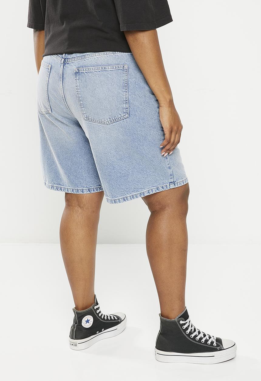Cotton On - Plus super baggy denim jort - bells blue