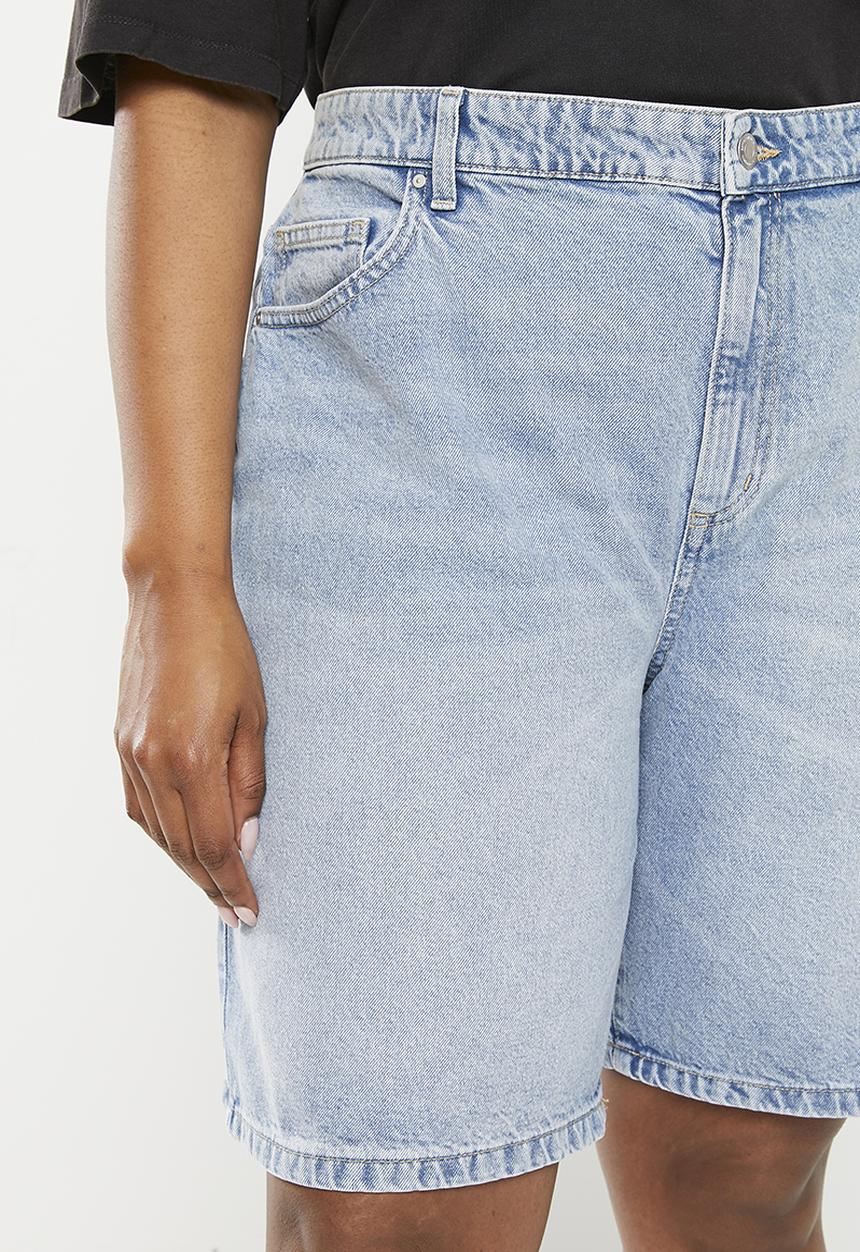 Cotton On - Plus super baggy denim jort - bells blue