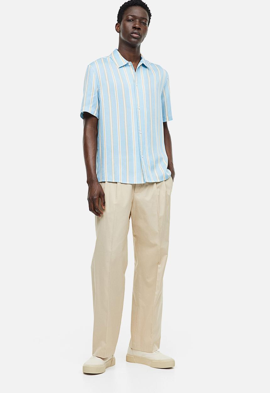 H&M - Regular fit short-sleeved lyocell shirt - light blue / striped 