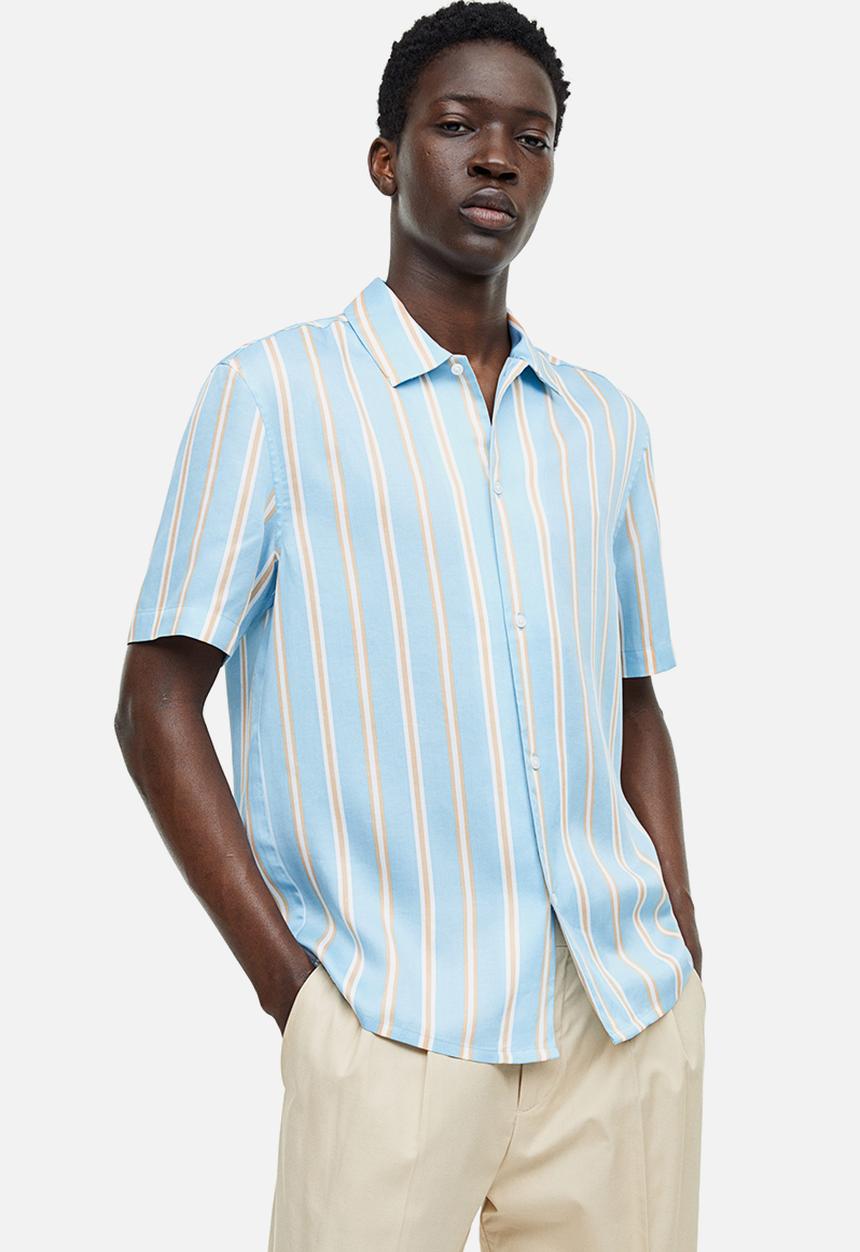 H&M - Regular fit short-sleeved lyocell shirt - light blue / striped 