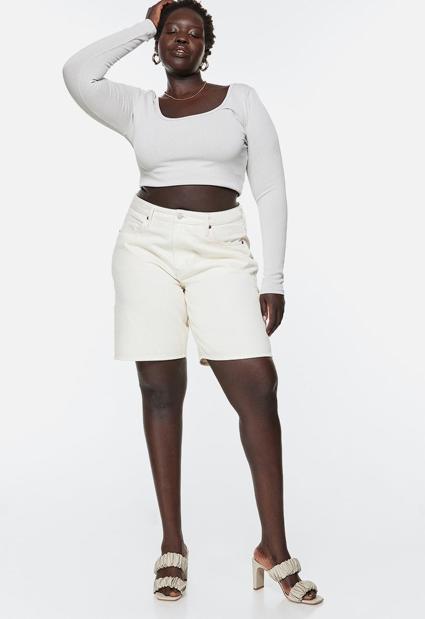 H&M - Curvy fit bermuda baggy low denim shorts - cream