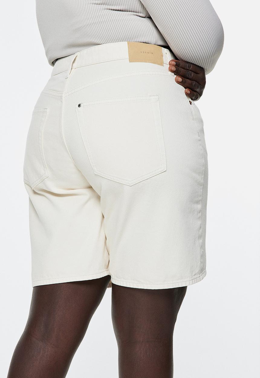 H&M - Curvy fit bermuda baggy low denim shorts - cream