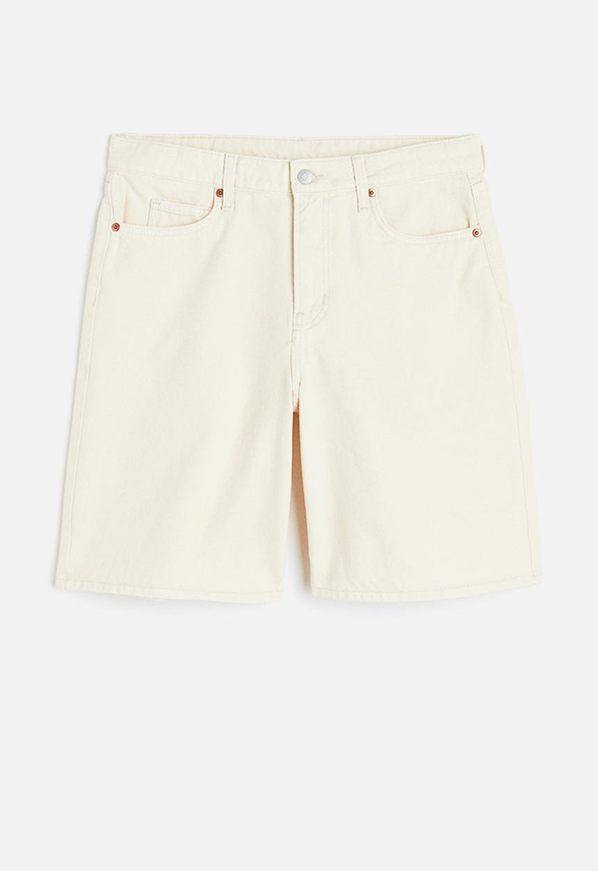 H&M - Curvy fit bermuda baggy low denim shorts - cream