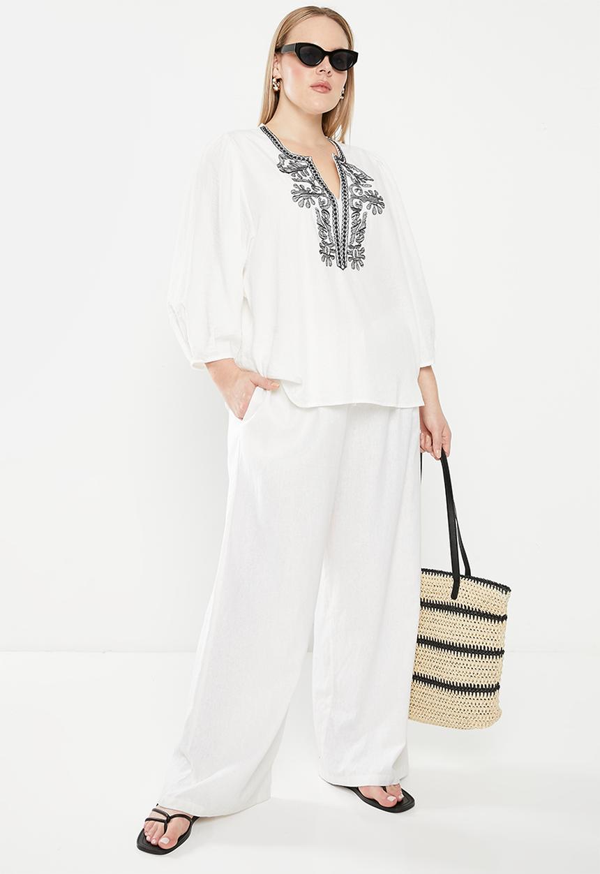 Me&B - Plus embroidered tunic top - white