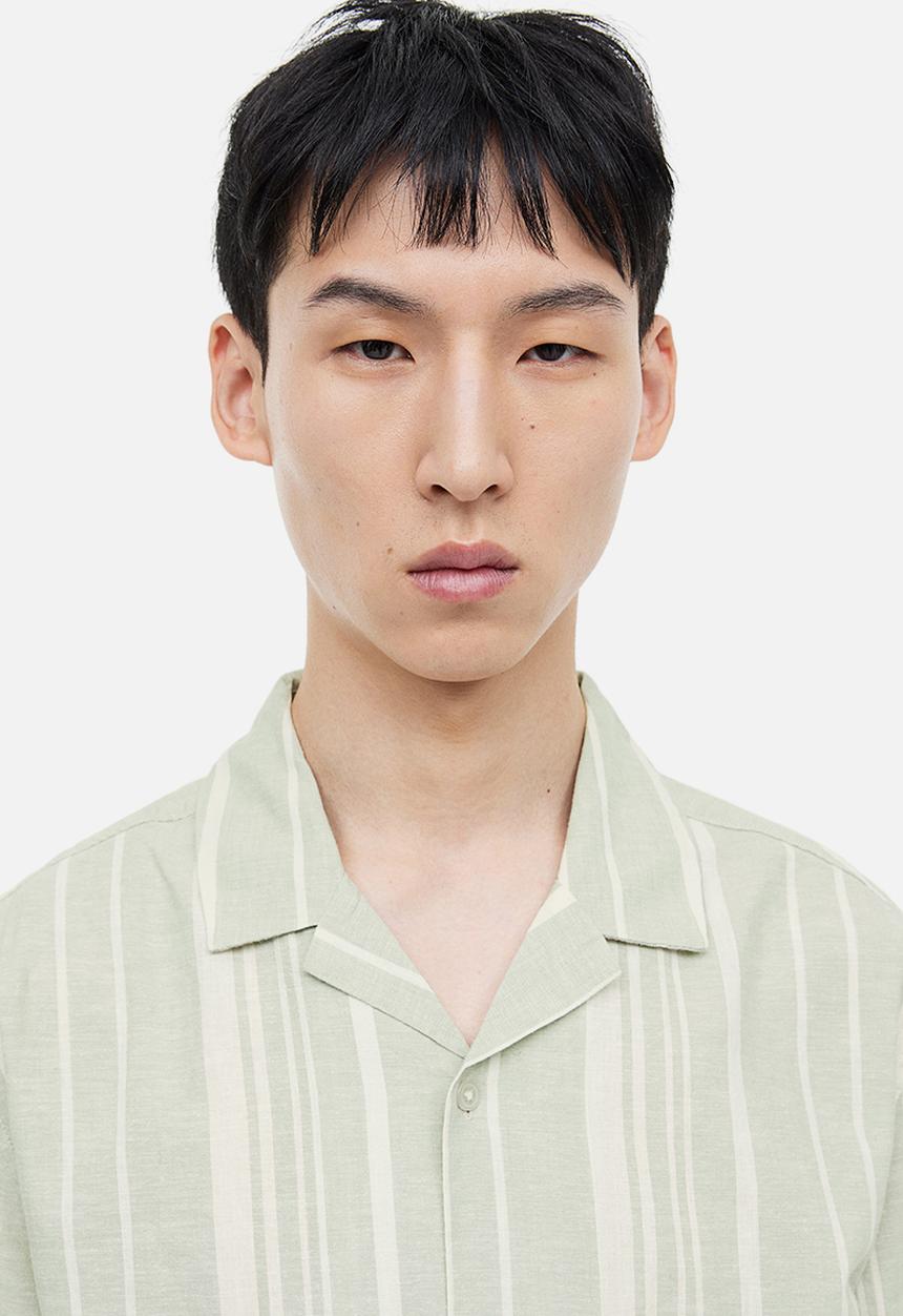 H&M - Regular fit linen-blend shirt - dusty green & white striped 