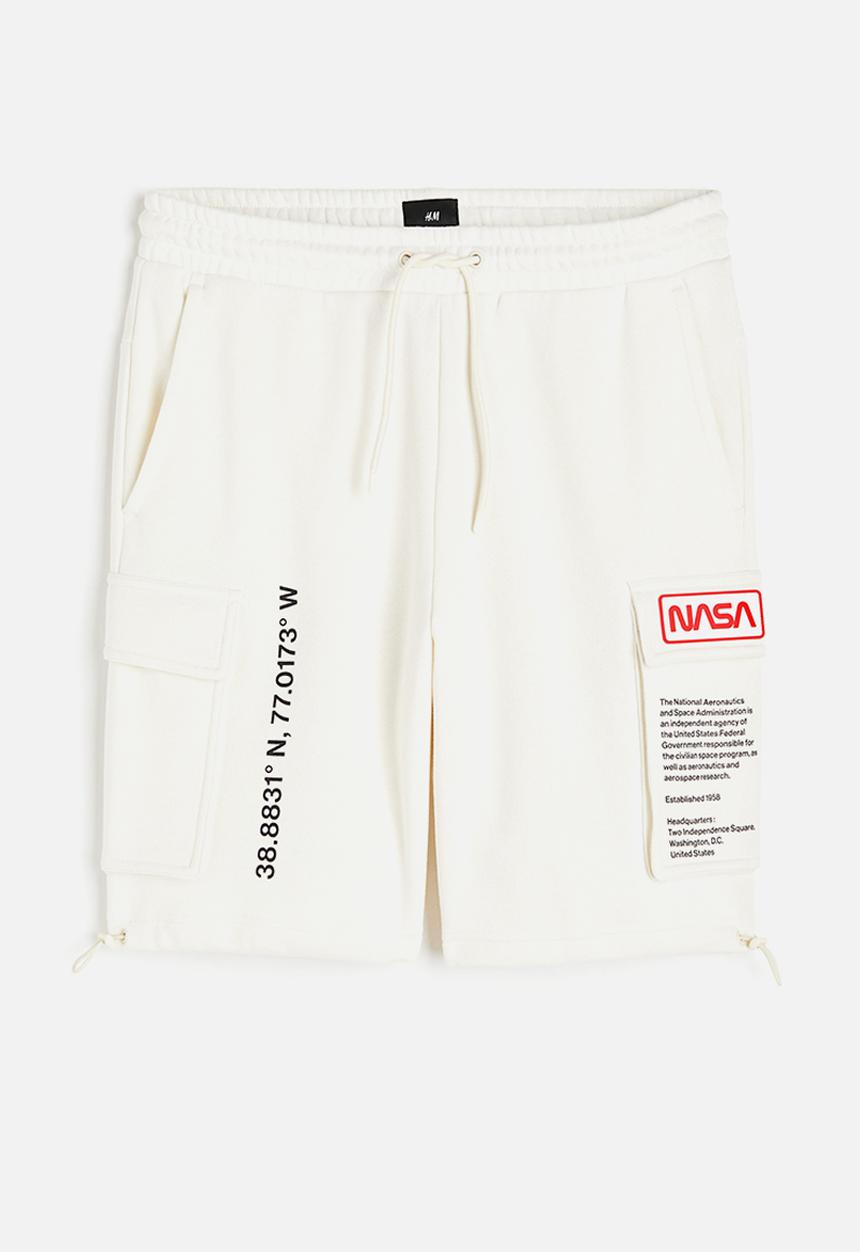 H&M - Printed sweatshirt shorts - cream nasa