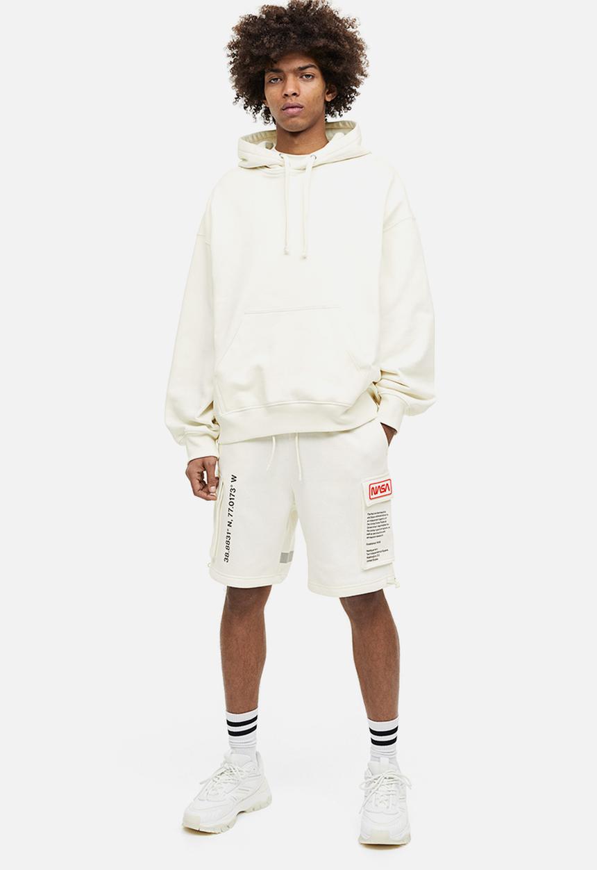 H&M - Printed sweatshirt shorts - cream nasa