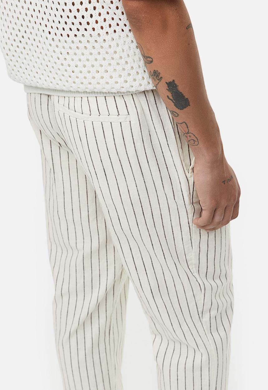 H&M - Regular fit linen-blend trousers - white pinstriped 