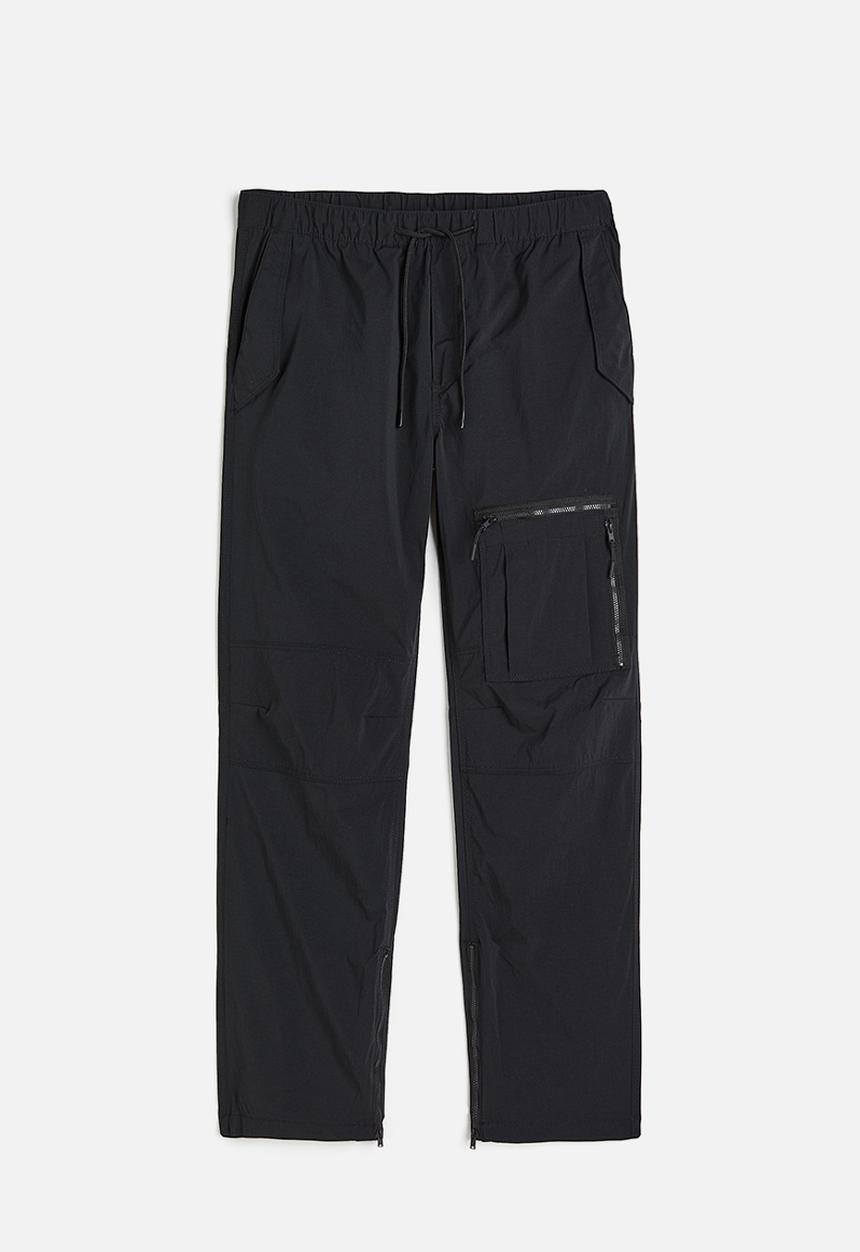 H&M - Regular fit nylon cargo trousers - black