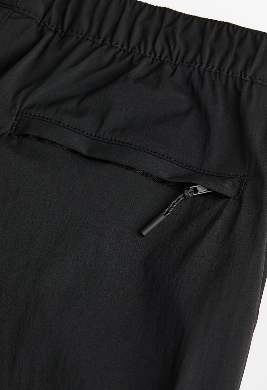 H&M - Regular fit nylon cargo trousers - black