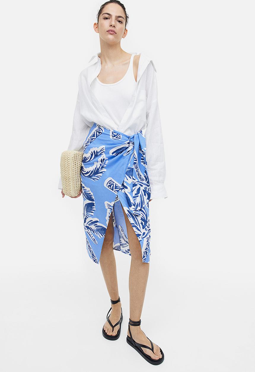 H&M - Linen-blend wrapover skirt - light blue/palm trees