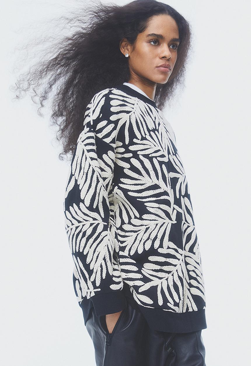H&M - Oversized embroidered sweatshirt - black embroidered
